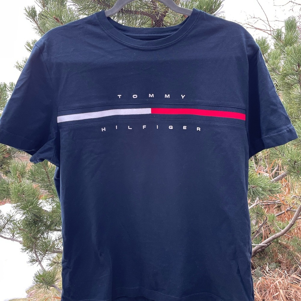 Navy Blue Tommy Hilfiger tee SIZE M